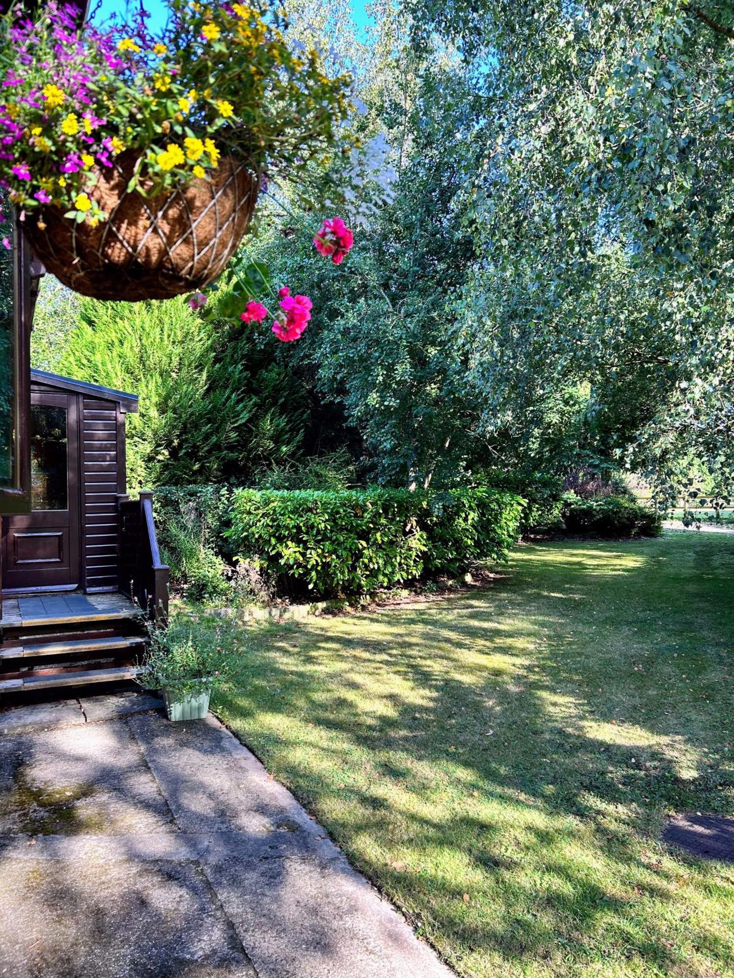 Wigeon Secluded Rustic Chalet *