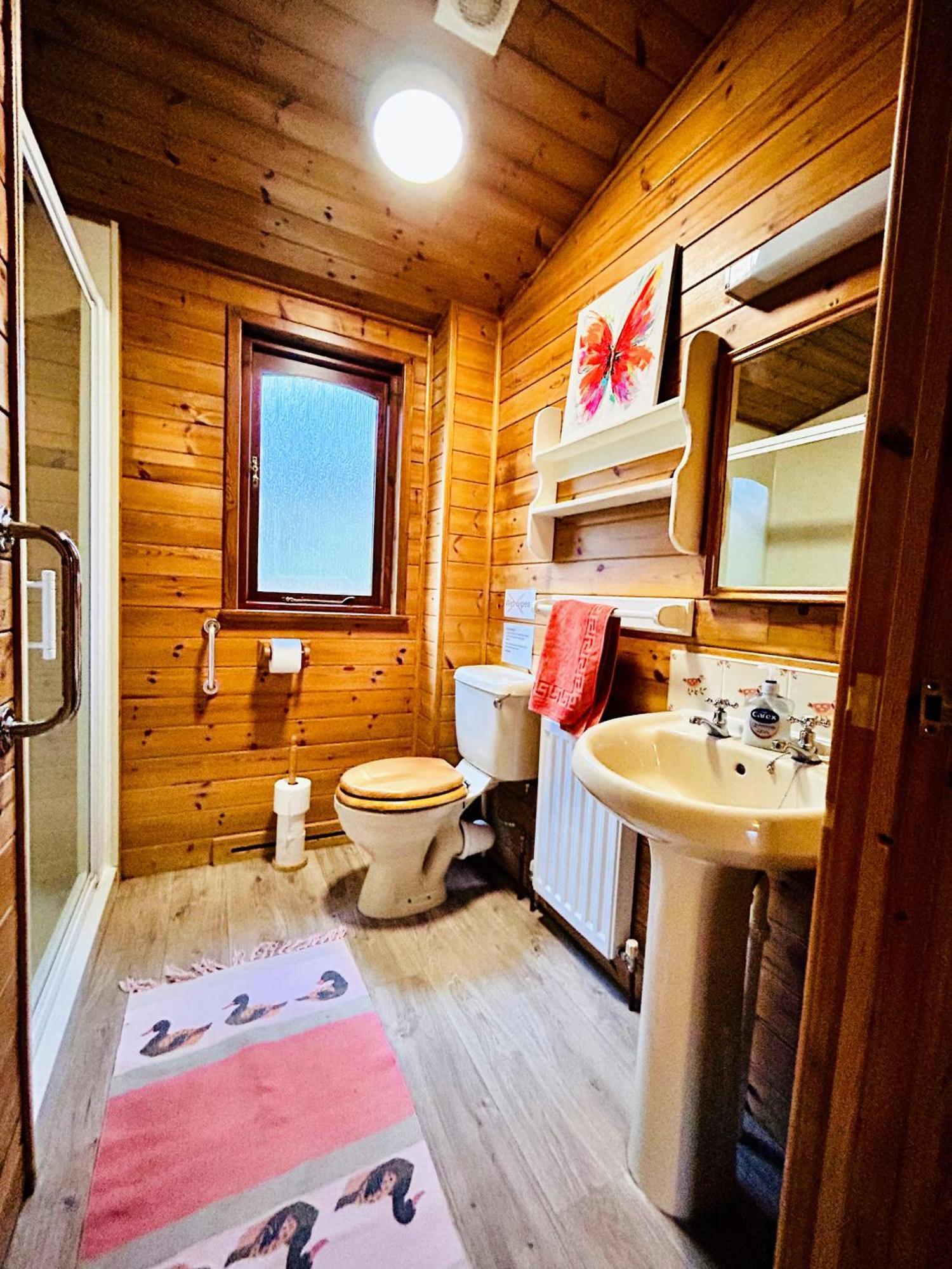 Wigeon Secluded Rustic Chalet